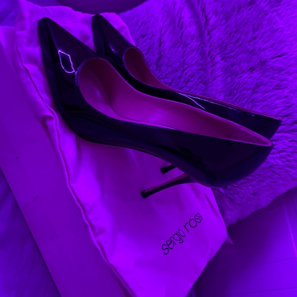 Heals - Picture 1 of 6